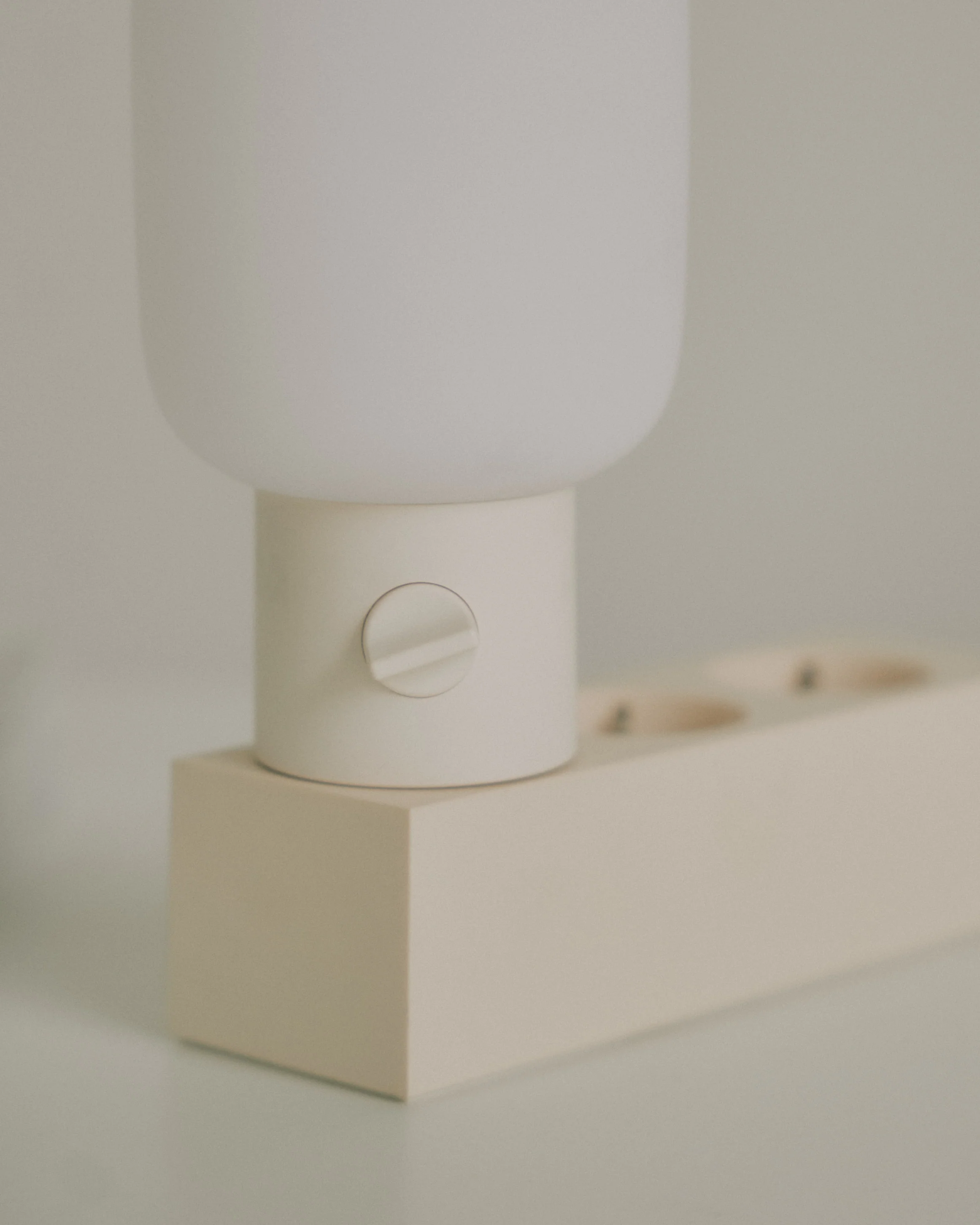 Plug-in Lamp - Pearl - Image 10